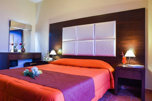 شقة بسرير مزدوج بإطلالة على البحر بغرفة نوم واحدة مع أريكة، Theo Hotel 7/10