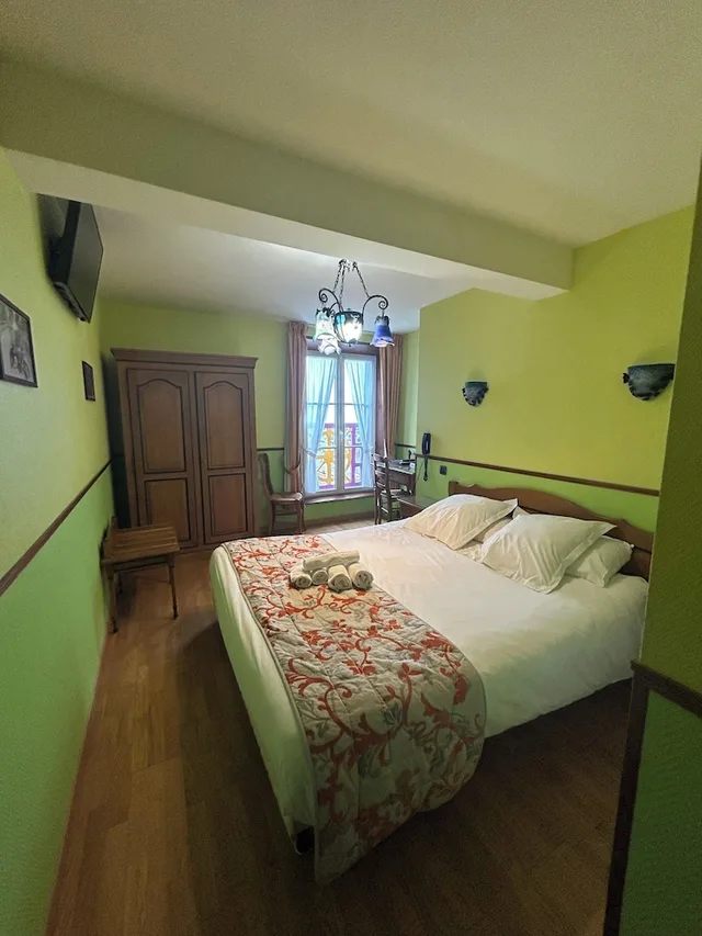 غرفة بسرير مزدوج بإطلالة على المرفأ، Hotel De Calais 5/10