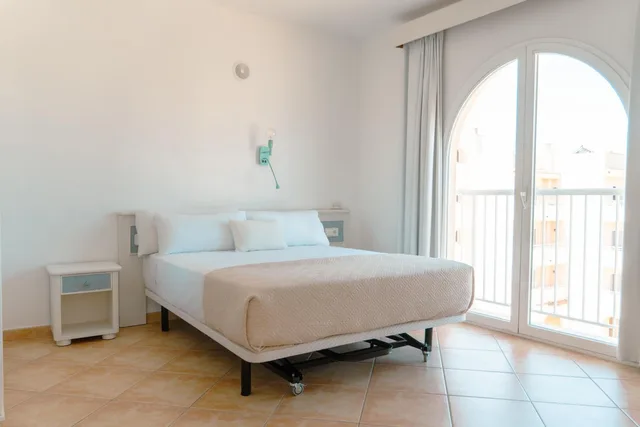 استوديو بسرير مزدوج بشرفة، Rosamar Ibiza Hotel 4/9