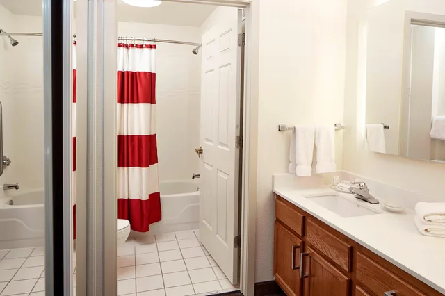 جناح بسرير كوين بغرفة نوم واحدة مع أريكة، Residence Inn By Marriott Minneapolis St Paul Roseville 3/4