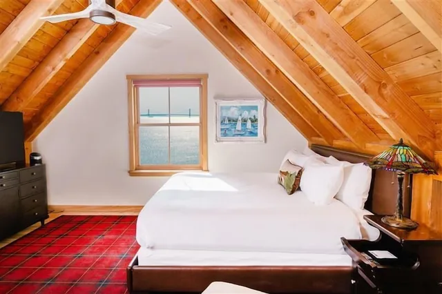 Bridge, House, King Bed، The Inn At Stonecliffe 1/3