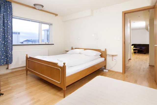 غرفة بسريرين منفصلين بحمام خاص، START HOSTEL 1/10