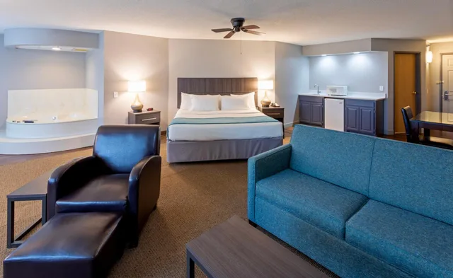 جناح ديلوكس بسرير كينج، Paynesville Inn And Suites 4/6