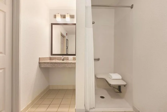 غرفة بسريرين كوين لذوي الإعاقة، Country Inn Suites By Radisson Willmar Mn 5/5