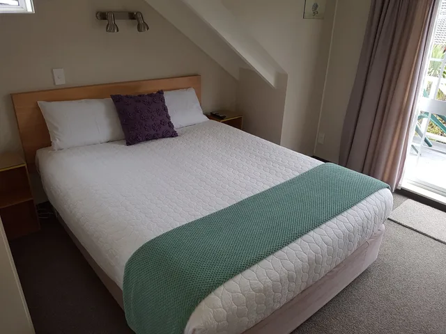 كوخ عائلي بسرير كوين وسريرين منفصلين، Cottage Mews Motel 6/10
