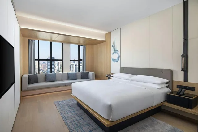 جناح بسرير كينج بإطلالة على المدينة بغرفة نوم واحدة، Fairfield by Marriott Huai'An Downtown 1/2