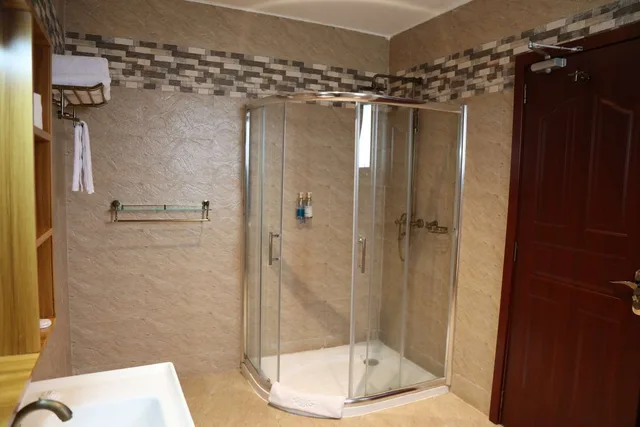 جناح بسريرين كينج بشرفة بمنطقة جلوس بمطبخ صغير، Panari Resort, BW Signature Collection 2/2