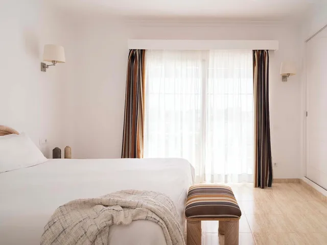 شقة بسريرين منفصلين بشرفة بغرفتي نوم مع أريكة، Ona Village Cala D Or 4/10