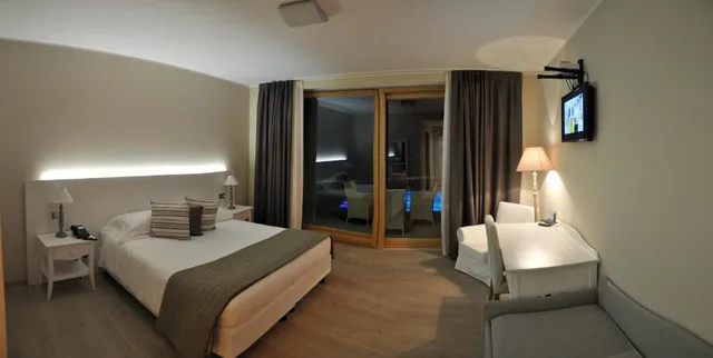 جناح جونيور بإطلالة على البحيرة، Tullio Hotel 1/9