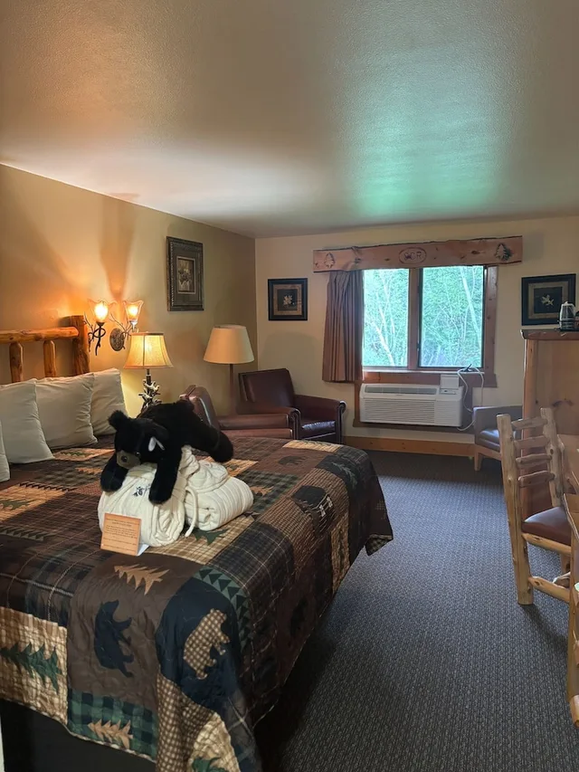 غرفة بسرير كينج بإطلالة على الجبل، Spearfish Canyon Lodge 1/1