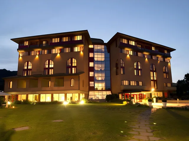 غرفة ثلاثية، Grand Hotel Admiral Palace 1/1