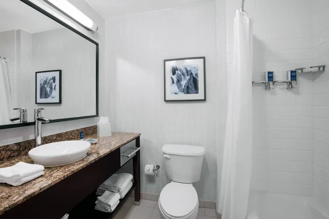 Room, 2 Queen Beds, Accessible, Four Points By Sheraton Fort Lauderdale Airport - Dania Beach 2/2