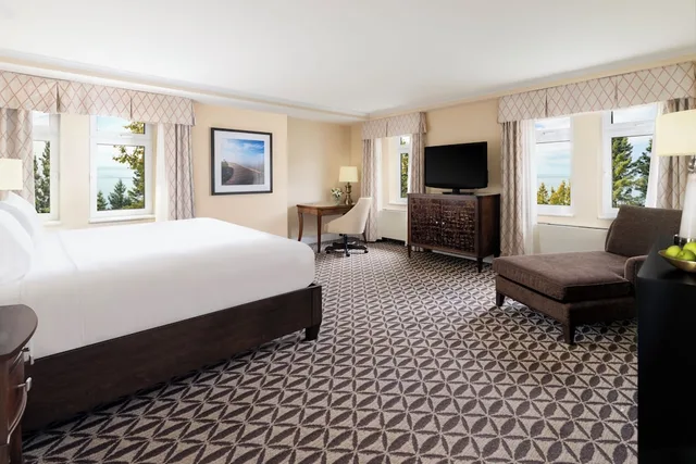جناح رئاسي بسرير كينج بإطلالة على النهر، Fairmont Le Manoir Richelieu 1/1