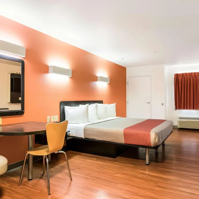 غرفة بسرير كينج لذوي الإعاقة، Motel6 Wilkes Barre, PA - Arena 1/3
