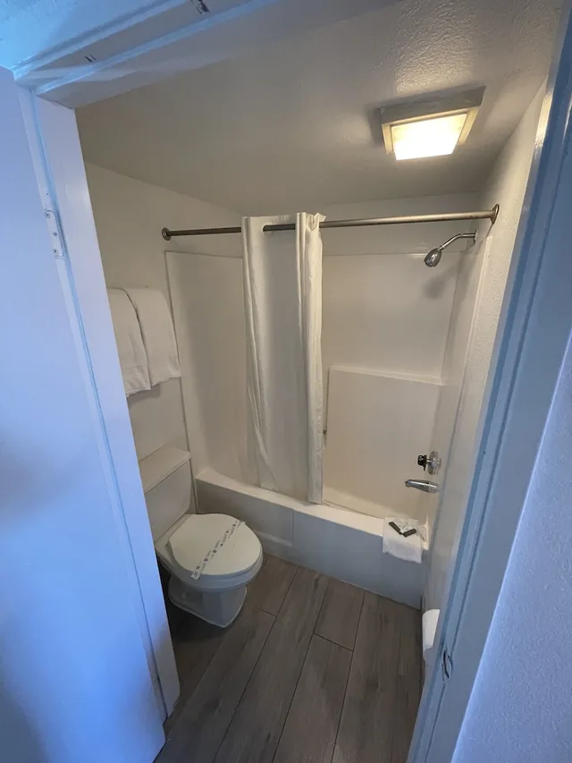 غرفة قياسية مفردة بسرير كينج، Hotel Milagro (ex Highway Inn Chula Vista) 2/2