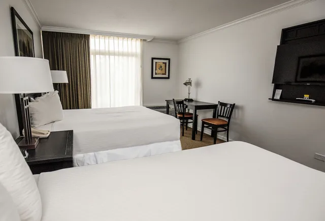 Deluxe, 2 Queen Beds, Lake Side، The Ridge Hotel 2/9