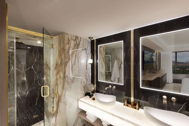 جناح فاخر بسرير كينج بمنطقة جلوس بحوض جاكوزي، Peppermill Resort Spa Casino, WorldHotels Elite 2/5