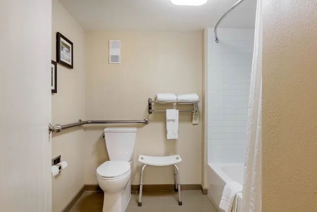 غرفة قياسية بسرير كينج، Comfort Inn & Suites Little Rock Airport 5/8