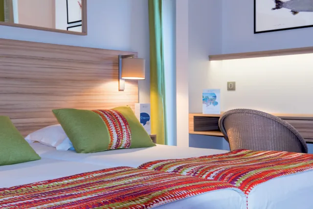 غرفة كومفورت ثلاثية بسرير مزدوج وسرير فردي بشرفة، Hotel Vacances Bleues Delcloy 1/6
