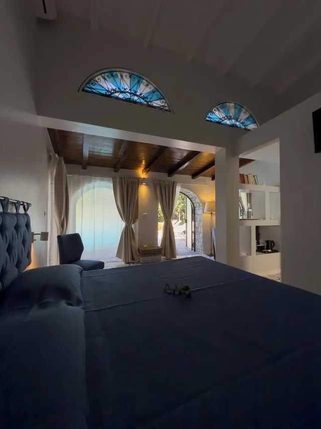 غرفة بسرير مزدوج بإطلالة على المسبح، La Villa 6/10