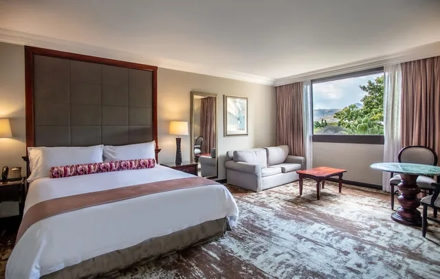 غرفة سوبيريور فاخرة بسرير كينج، The Cascades Hotel At Sun City Resort 2/6