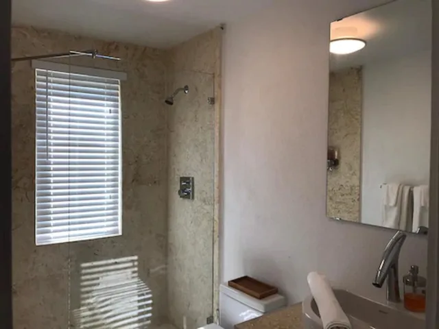 Lagoon, Cottage, King Bed، La Bougainvillea 6/6
