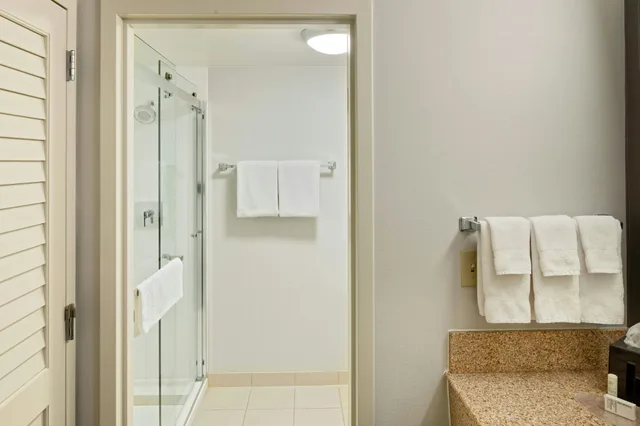 غرفة بسريرين كوين، Courtyard Cincinnati Blue Ash 3/3