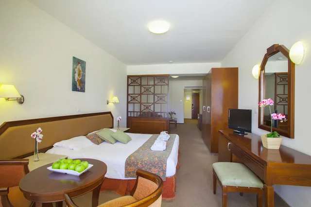 جناح عائلي، Aquamare Beach Hotel & Spa 1/2