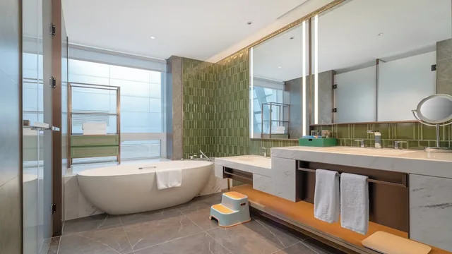Kids Theme, Suite, King Bed, Holiday Inn Wenzhou Airport by IHG 2/2