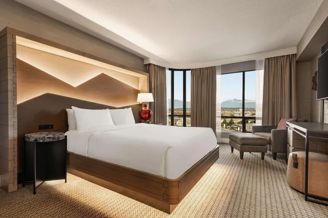 غرفة بسرير كوين، Hilton Vancouver Airport 1/2