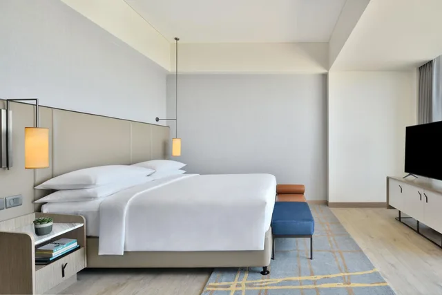 1 Bedroom, Luxury, Suite, King Bed, Skyline View, Balcony, Club Lounge Access, Large، Le Meridien Navi Mumbai 6/8