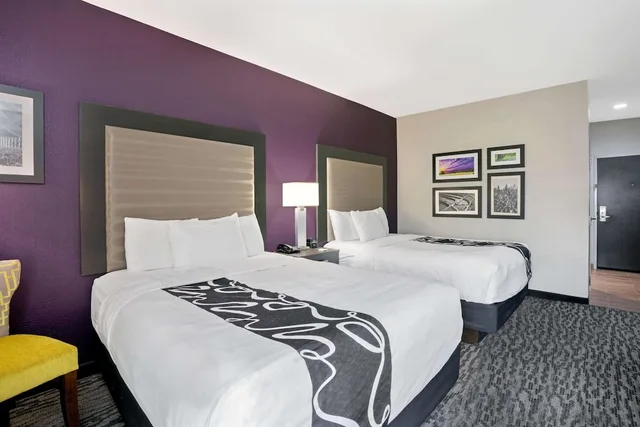 غرفة بسريرين كوين لذوي الإعاقة، La Quinta Inn & Suites by Wyndham College Station South 1/4