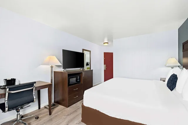 غرفة بسرير كينج، Red Lion Inn and Suites Yakima 4/5