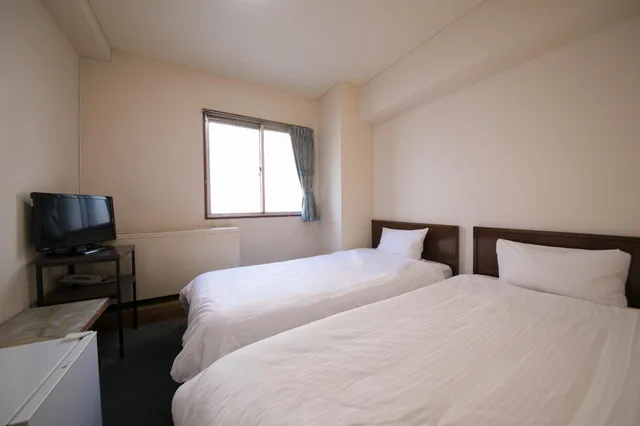 غرفة قياسية بسرير فردي وسريرين بدون إطلالة، Heiwadai Hotel Arato 1/1