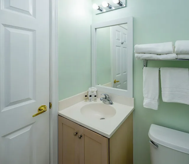 Panoramic, 2 Queen Beds, Ocean Front, Balcony، Drifting Sands Oceanfront Hotel 3/4