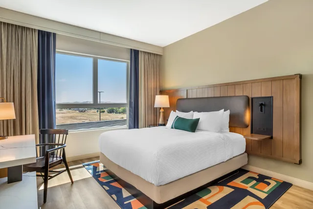 جناح بسرير كينج، Cambria Hotel Templeton - Paso Robles 1/6