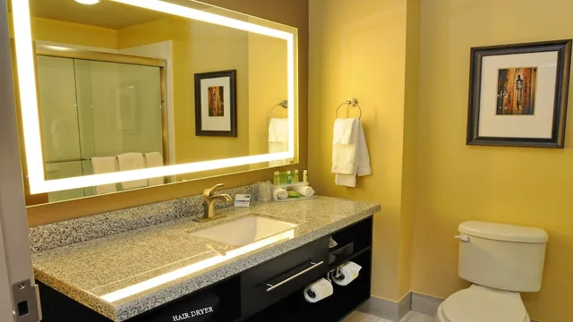 Suite, King Bed, Sofa, Accessible, HOLIDAY INN EXPRESS COVINGTON MADISONVILLE 2/2