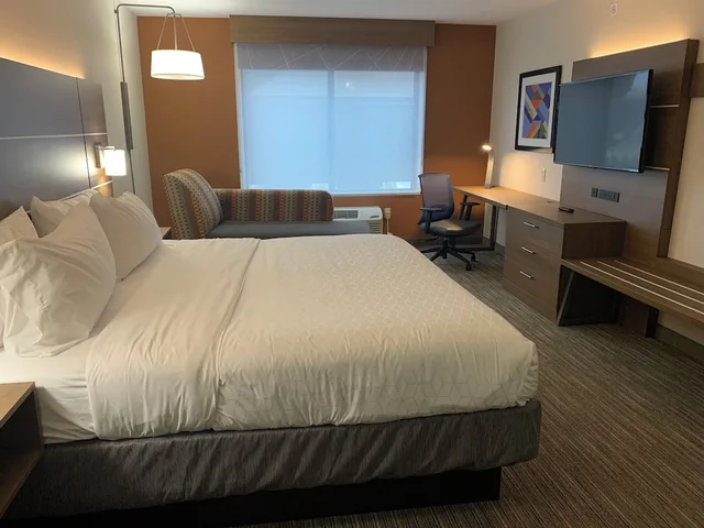 Standard, King Bed, Accessible, Holiday Inn Express Hotel And Suites Franklin Oil City 1/2