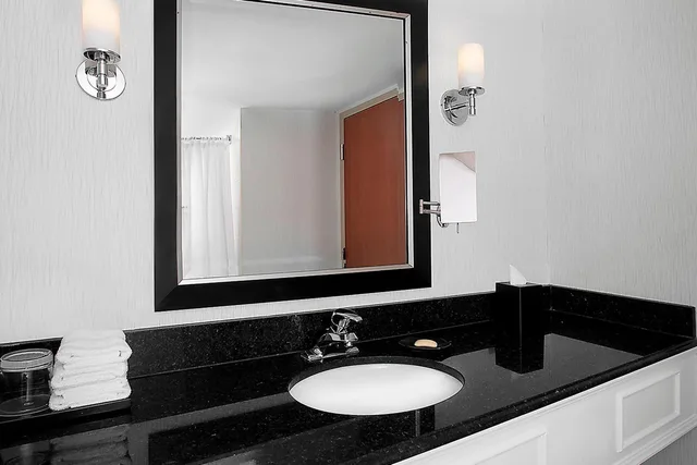 Guest Room, Queen Bed, Sheraton Fallsview Hotel 7/8