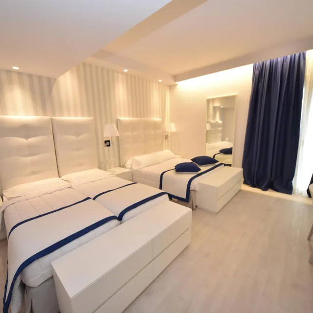 غرفة رباعية، Hotel Fedora 9/10