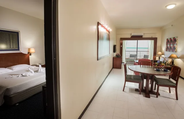 غرفة ديلوكس بسرير كينج بغرفة نوم واحدة، Rainbow Paradise Premium Resort Tanjung Bungah 3/5