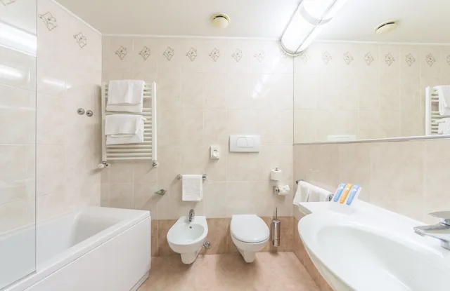 Classic, Family, Double and Twin Beds, Villa Fiorita Hotel 3/3