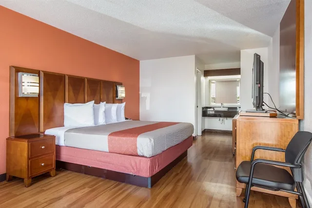 غرفة قياسية بسرير كينج لذوي الإعاقة، Motel6 Van Buren, AR 4/10