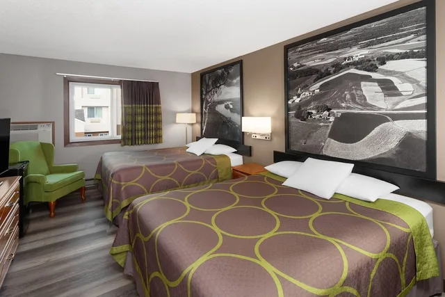 غرفة بسريرين كوين، Super 8 By Wyndham Green Bay Near Stadium 5/10