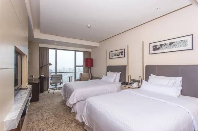 غرفة بسريرين مزدوجين بإطلالة على النهر، The Westin Ningbo 1/10
