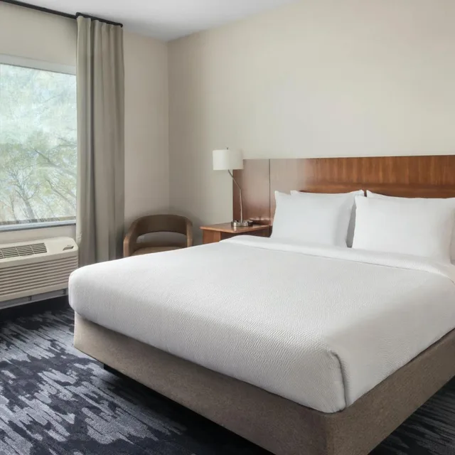 غرفة بسرير كينج بحوض استحمام لذوي الإعاقة، Fairfield Inn Suites Watertown Thousand Islands 1/5