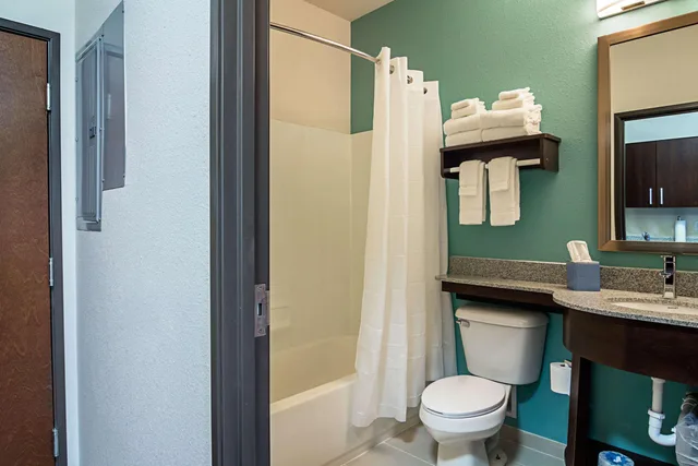 غرفة بسريرين كوين، Suburban Studios Monaca - Pittsburgh 3/3