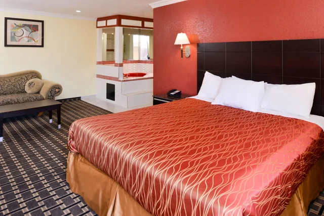 غرفة بسرير كينج، Americas Best Value Inn Rialto 1/6