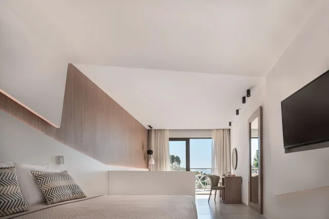 غرفة تنفيذية بسرير كوين، Kassandra Bay Resort, Suites and Spa 5/6