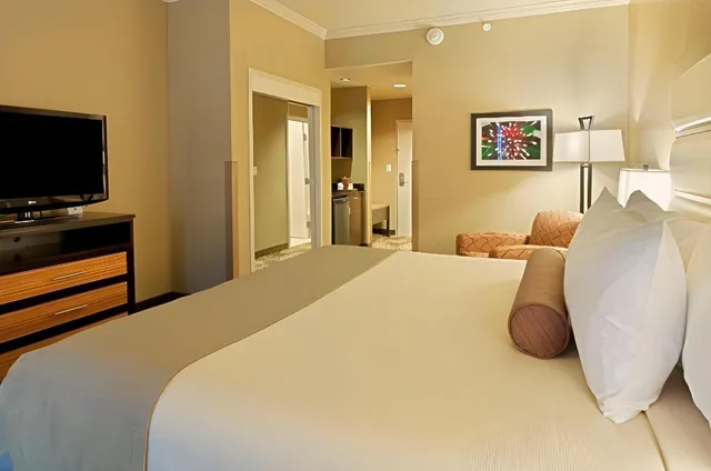 غرفة بسرير كوين، Best Western Plus Miami Airport North Hotel & Suites 7/10